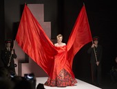 الأحمر والأبيض يسيطران على عروض أزياء أسبوع الموضة الروسى