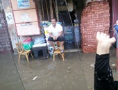 بالصور.. غرق المحال التجارية بالإسكندرية فى مياه الأمطار