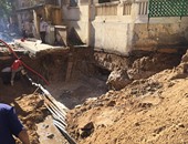 بالصور.. البدء فى إصلاح هبوط أرضى بعرض 10 أمتار وسط الإسكندرية