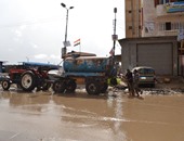 بالصور.. شفط مياه الأمطار من شوارع بلطيم وإنارة عدد من القرى