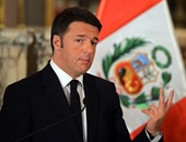 رئيس وزراء إيطاليا يدلى بصوته فى استفتاء حول إجراء تعديلات دستورية
