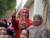 بالصور.. المئات من أهالى قرية الرقة بالعياط يدلون بأصواتهم فى جولة الإعادة