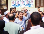 بالصور.. اشتباكات بالأيدى بين أنصار مرشحين بالحوامدية بسبب توجيه الناخبين