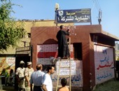 قوات الأمن ببنى سويف تزيل الدعاية الانتخابية من أمام لجان ناصر