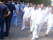 اعتصام عمال "آراب ديرى-باندا" للألبان بسبب الفصل التعسفى فى القليوبية