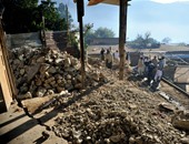 رئيس وزراء باكستان يتفقد المناطق المتضررة من الزلزال شمال غرب البلاد