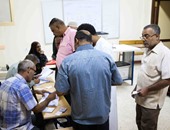 تكدس أنصار مرشحى الأهرام أمام لجنة رمسيس الابتدائية قبل إغلاق باب التصويت