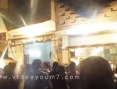 بالفيديو.. علقة ساخنة لمتحرش أمام لجان مدارس العمرانية بالجيزة