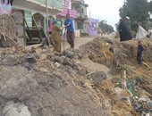 الخوف يسيطر على أهالى قرية بالشرقية نتيجة تسرب المياه لمنازلهم 