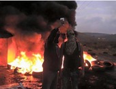 بالصور.. فلسطينون يلتقطون "سيلفى" أثناء مواجهتهم الموت