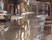 صحافة المواطن.. بالصور غرق شارع بالمحلة فى مياه الصرف الصحى