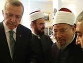 بالفيديوهات.. بعد استخدامه الدين لدعم تركيا.. تاريخ نفاق القرضاوى لأردوغان