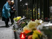 بالصور.. زهور أمام سفارة موسكو بكييف على أرواح ضحايا الطائرة الروسية
