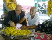 بالصور.. لجنة لمتابعة أسعار الخضار والفاكهة بأسواق السويس