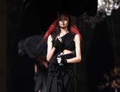 اللون الأسود يميز أزياء المصمم اليابانى"ياماموتو" فى أسبوع الموضة بباريس