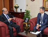 بالصور.. رئيس الوزراء يستقبل سفير قبرص بالقاهرة لبحث دعم العلاقات الثنائية
