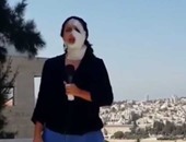 بالفيديو.. مراسلة فلسطينية تواصل عملها رغم إحراق وجهها من قبل قوات الاحتلال