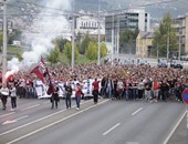 بالفيديو.. تشديدات أمنية فى شوارع سراييفو قبل ديربى البوسنة
