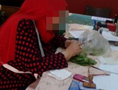 صحافة المواطن.. معلمة "تلف ورق محشى" على طاولة تدريس مدرسة بسرايا القبة