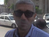 بالفيديو.. مواطن للمسئولين: "مش لاقى صندوق قمامة أرمى فيها ورقة"