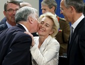 بالصور.. الألمانية "أورسولا فون" نجمة اجتماع وزراء دفاع الناتو فى بروكسل