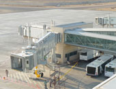 موظفو مطار برج العرب الدولى يحبطون محاولة تسلل وسفر بدون تذكرة