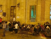 المئات ينتظرون إنشاد الشيخ ياسين التهامى بمولد الدسوقى