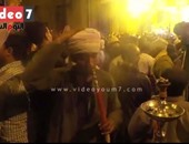 بالفيديو.. شاهد  انسجام "رجل الشيشة" مع ياسين التهامى بمولد "الدسوقى"