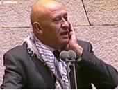 بالفيديو.. نائب عربى يرتدى "الكوفية" على منصة الكنيست ويثير غضب اليمين اليهودى