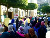مسيرة لطلاب هندسة عين شمس تطوف الكلية.. وهتافات تندد بـ"براءة مبارك"