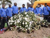 منتخب السودان يزور قبر حارس جنوب أفريقيا وفاءً له