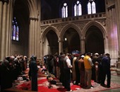 بالصور.. مسلمون يؤدون صلاة الجمعة داخل كاتدرائية بواشنطن