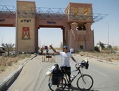مغامر يطوف محافظات مصر فى 4 أشهر تحت شعار "على العجلة"