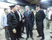 مدير الإدارة العامة لشرطة النقل يقود حملة أمنية مفاجئة بـ"مترو الشهداء"