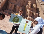 بالصور.. "آثار أبو سمبل" تنظم مهرجانا طلابيا فى الرسم أمام المعبد