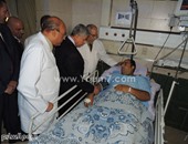 وزير الداخلية يزور رجال الشرطة المصابين فى حادث جامعة حلوان