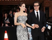 ديلى ميل: أنجيلينا جولى تحارب السرطان وتدخن سيجارة عقب شجار مع زوجها