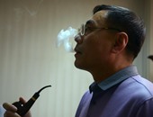 الصين تدرس تشديد القيود على التبغ لحظر تدخينه بالأماكن العامة