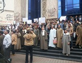 عمال أوقاف الإسكندرية يتظاهرون أمام نقابة الصحفيين لإلغاء إعادة هيكلتهم