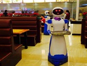 مطعم صينى يوظف روبوتات لاستقبال وتقديم الطلبات للزبائن