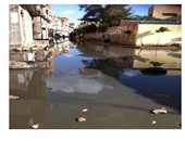 مياه الصرف الصحى تحاصر مدرسة أبيس والمحافظة تدفع بسيارات الشفط