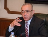 وزير الطيران يتدخل لحل أزمة احتجاز منتخب الطائرة بتركيا