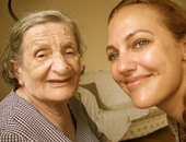بالصور.. "السلطانة هيام" تنشر صورها مع جدتها على "إنستجرام"