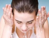 أخصائية جلدية: غسل الوجه جيدا فى الشتاء يزيل الطبقة الداكنة