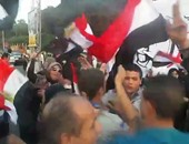 بالفيديو.. مواطنون يرقصون على أنغام «تسلم الأيادى» فى وقفة «صوت الشعب»