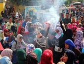 طالبات الإخوان بالأزهر يطلقن الشماريخ فى مسيرة لهن بالجامعة (تحديث)