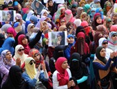 طالبات الإخوان يتظاهرن داخل كلية الدراسات الإسلامية بكفر الشيخ