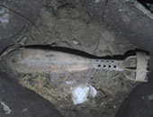 العثور على دانة مدفع من مخلفات الحروب بطريق "السويس - الإسماعيلية" الصحراوى