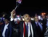مصطفى بكرى يقود مسيرة لنواب وقائمة حب مصر فى شوارع شرم الشيخ