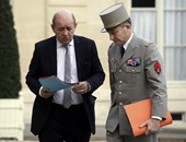 بالصور.. وزير دفاع ورئيس أركان فرنسا يصلان قصر الإليزيه لبحث هجمات باريس